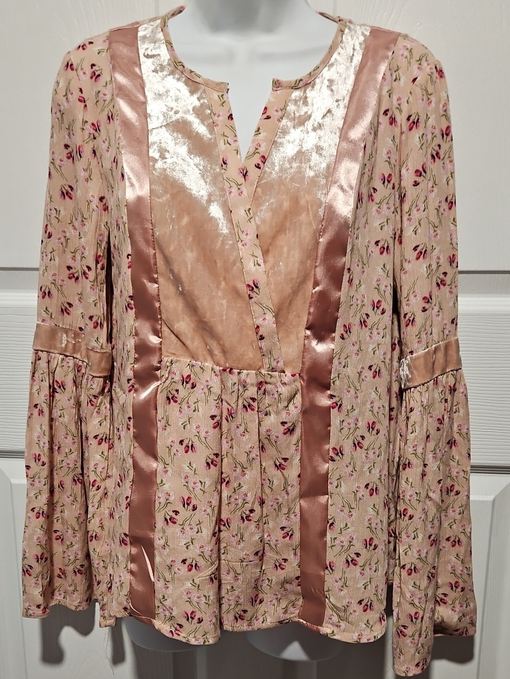 Wonderly Blush Floral Satin-Trim Top